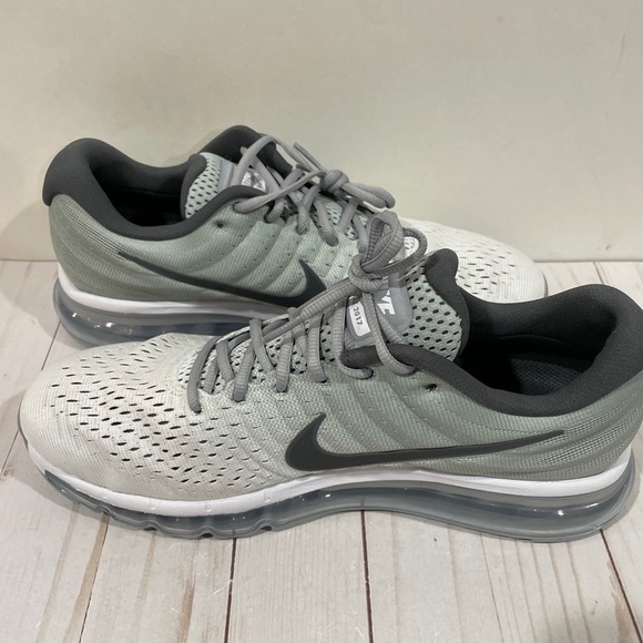 NEW Nike Men's SIZE 11 Air Max 2017 Silver Wolf Gray Running 849559-101 RARE. - Picture 6 of 13